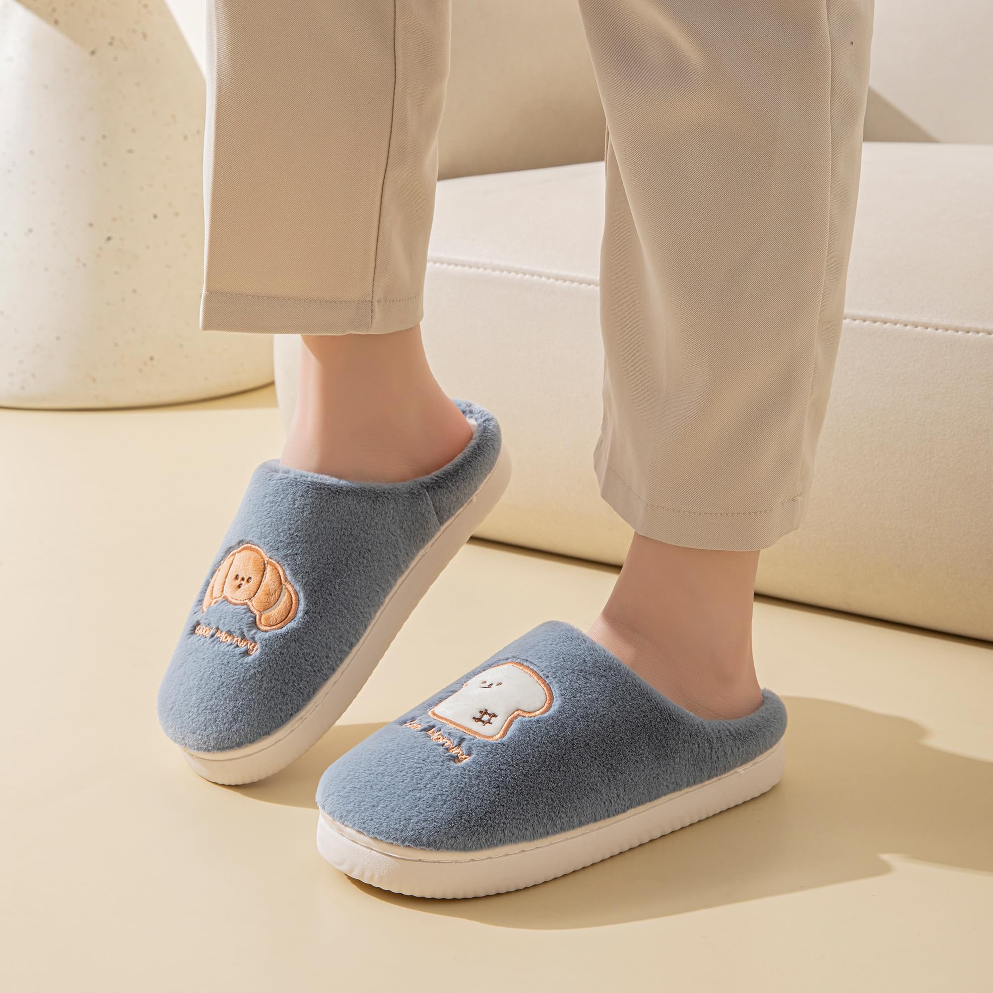 JOMIX Hausschuhe Damen Winter Warme Plüsch Gefüttert Pantoffeln Bequeme Lustige Slippers mit Brotmuster