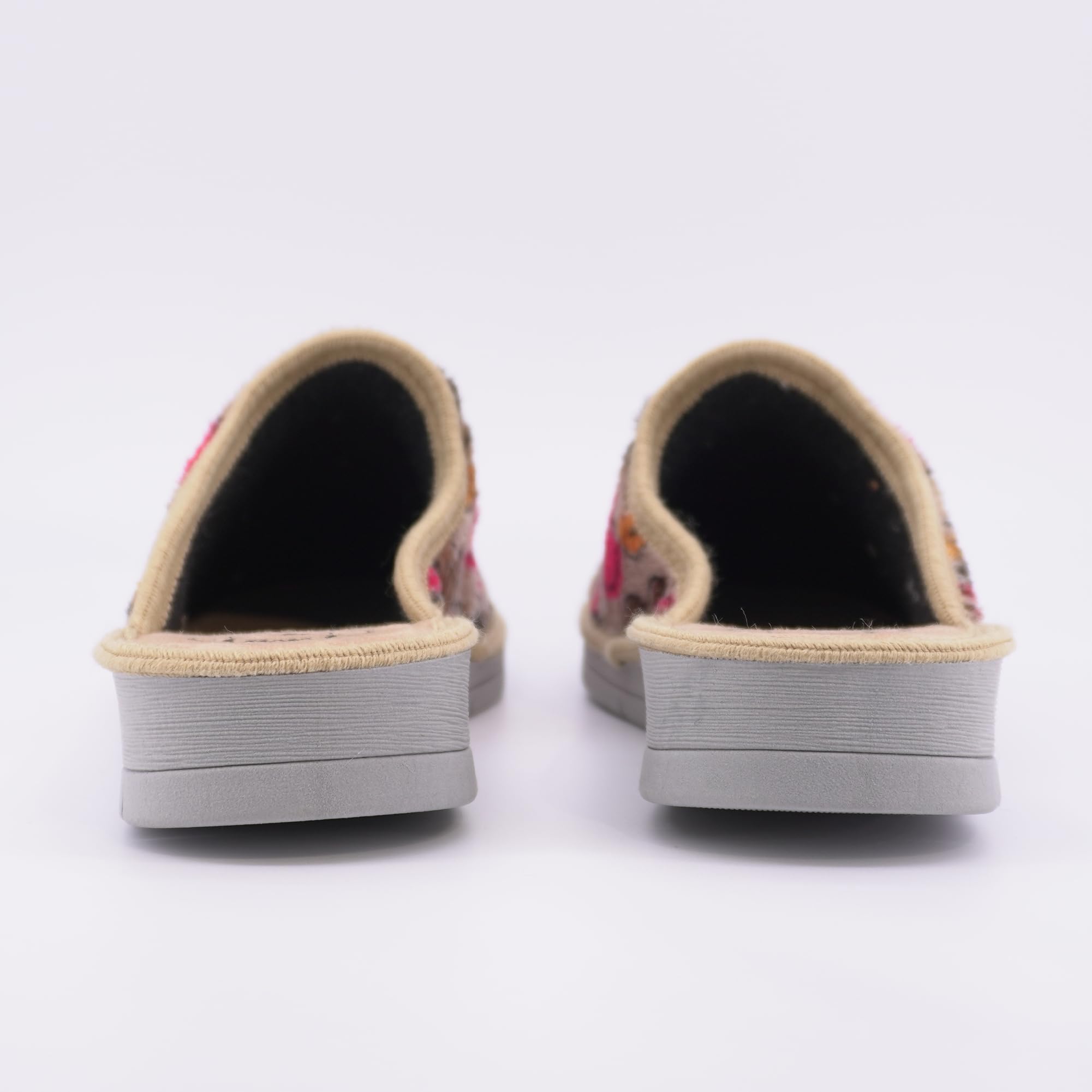 JOMIX Hausschuhe Damen Winter Gefüttert Rutschfest Geschlossene Pantoffeln Hausclogs mit offener Ferse Mules Plüsch Flauschiger Leichte Leise Sohle Leo - Print Made in Italy